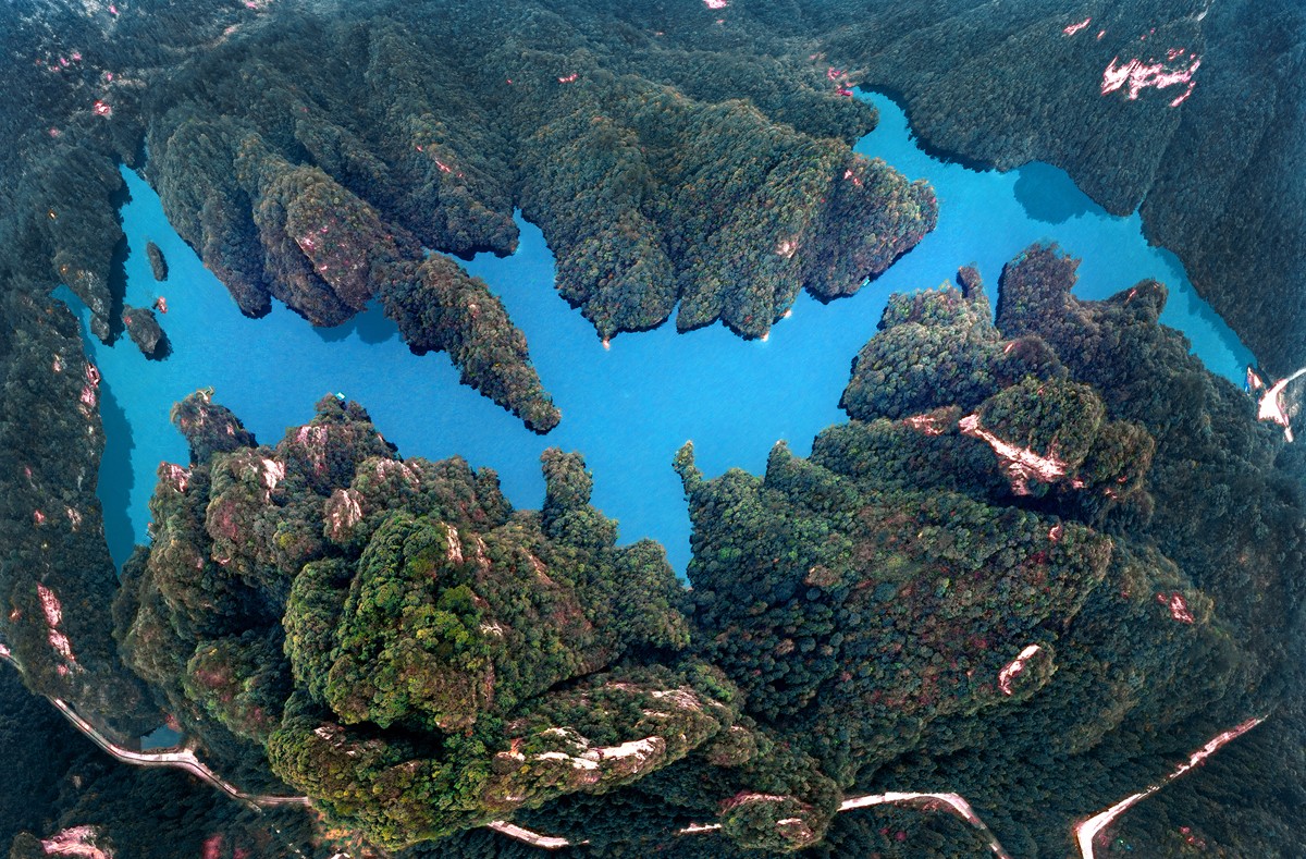 銅獎(jiǎng)《寶峰湖全景》劉寬新攝.jpg